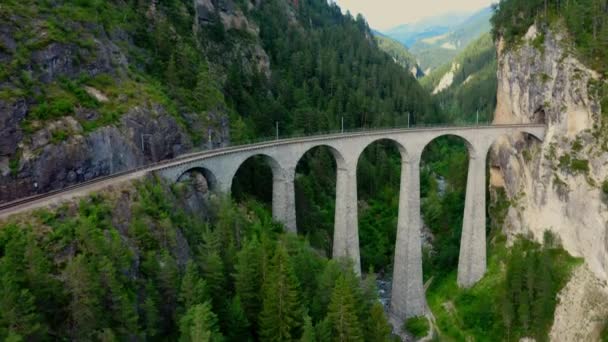 Berömd Viadukt Schweiz Vid Byn Filisur — Stockvideo