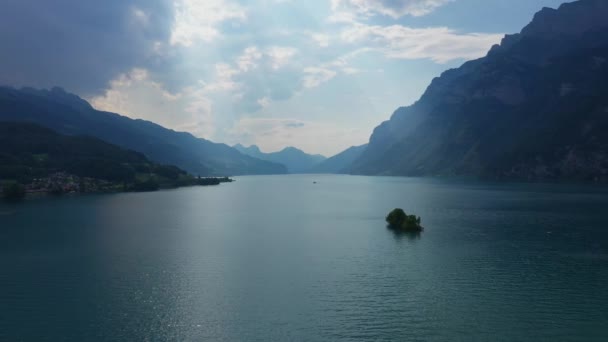 Sviçre Deki Walensee Gölünün Mavi Suyu Hava Manzarası — Stok video