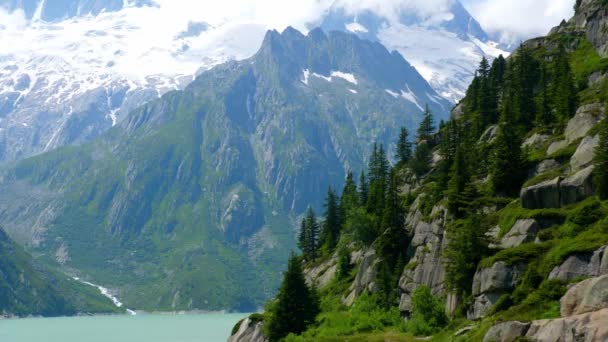 スイスアルプスの素晴らしい山の湖 スイスの素晴らしい自然 — ストック動画
