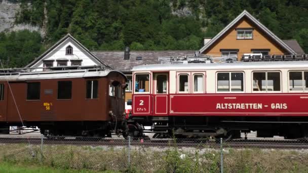 Historyczny Pociąg Alpach Szwajcarskich Alpy Szwajcarskie Szwajcaria Lipca 2019 — Wideo stockowe
