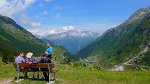 Les Gens Profitent Vue Imprenable Sur Les Alpes Suisses Alpes — Video