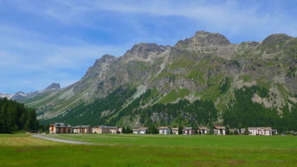 Типове Село Швейцарських Альпах Мальовнича Швейцарія — стокове відео
