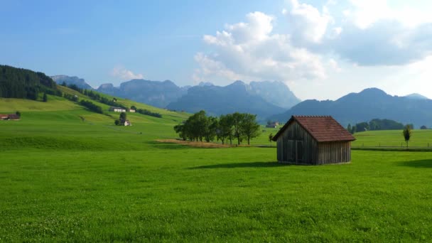 Τυπικό Γραφικό Τοπίο Των Ελβετικών Άλπεων Στην Ελβετία — Αρχείο Βίντεο