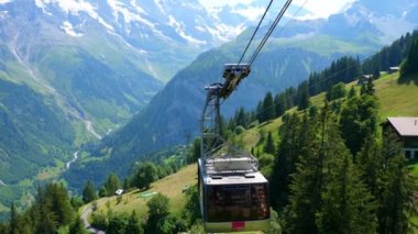İsviçre 'de İsviçre' den İsviçre 'ye giden Schilthorn Skyline Alpleri - 20 Temmuz 2019