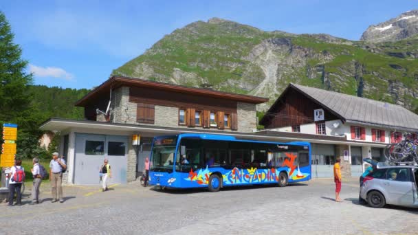 Pablic Transport Maloja Engadin Schweiz Schweizer Alpen Schweiz Juli 2019 — Stockvideo