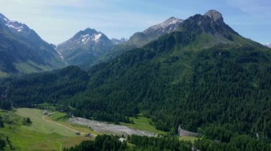 İsviçre 'nin harika doğası - İsviçre Alpleri  