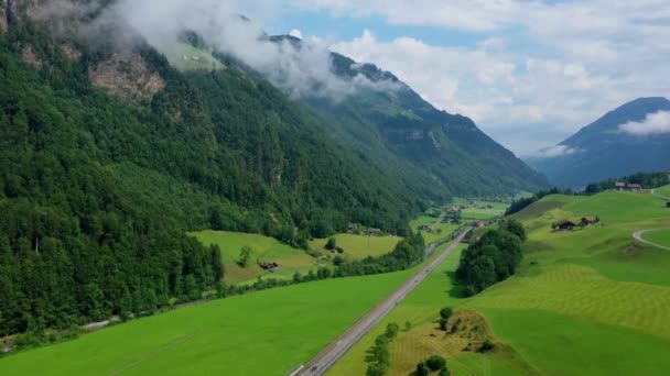 Paisaje Típico Los Alpes Suizos Vista Aérea — Vídeos de Stock