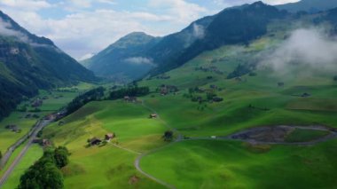 İsviçre Alpleri 'nin havadan görünüşü - İsviçre yukarıdan  