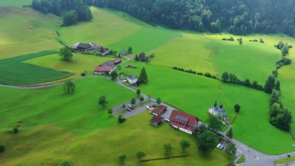 Vuelo Sobre Paisaje Suizo Suiza Desde Arriba — Vídeo de stock