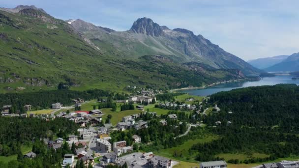 瑞士阿尔卑斯山中的Maloja村 空中景观 — 图库视频影像