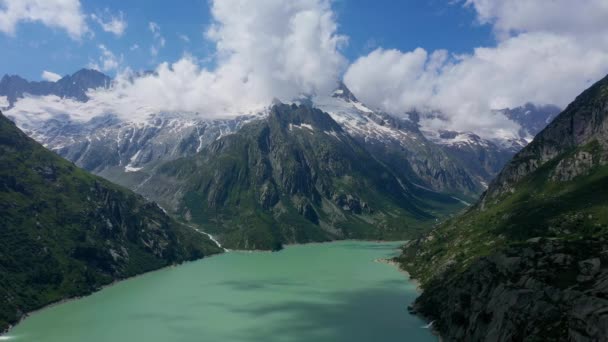 스위스 알프스 상공의 위에서 내려다보는 아름다운 스위스 — 비디오