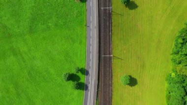 İsviçre üzerinden uçuyor, İsviçre üzerinden.  