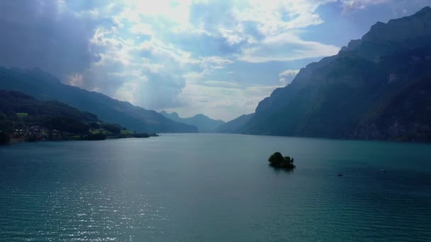 飞越瑞士美丽的瓦伦塞湖 — 图库视频影像