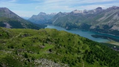 İsviçre Alpleri üzerindeki hava manzarası - yukarıdan güzel İsviçre  