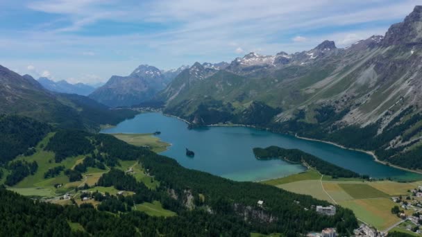스위스 알프스 상공의 위에서 내려다보는 아름다운 스위스 — 비디오