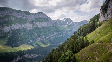 İsviçre 'nin Alpstein Alplerinde inanılmaz manzara ve doğa - seyahat fotoğrafçılığı