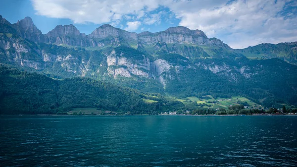 Hermosa Agua Azul Del Lago Walensee Suiza Viajes Fotografía —  Fotos de Stock