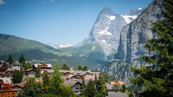 Den schweiziska byn Murren i de schweiziska alperna i Schweiz — Stockfoto