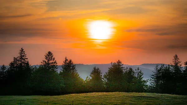 Pôr Sol Bonito Sobre Terras Agrícolas Nos Alpes Suíços Viagens — Fotografia de Stock