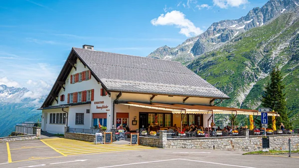 Tawerna na szczycie góry w Szwajcarii - Alpy Szwajcarskie, Szwajcaria - 22 lipca 2019 — Zdjęcie stockowe