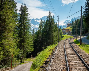 Dağ demiryolu Lauterbrunnen. İsviçre Alplerinde Murren - İsviçre Alpleri, İsviçre - 22 Temmuz 2019