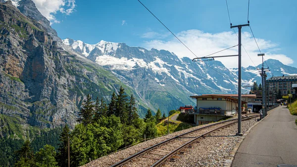 山岳鉄道のラウターブルネンスイスアルプスのムルレン州 スイスアルプス スイス 2019年7月22日 — ストック写真