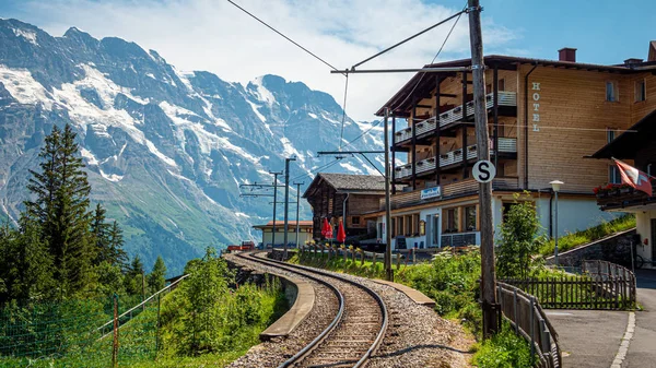 山岳鉄道のラウターブルネンスイスアルプスのムルレン州 スイスアルプス スイス 2019年7月22日 — ストック写真