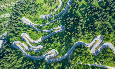 İsviçre 'nin Engadin Alplerindeki Maloja Geçidi - İsviçre Yukarıdan 