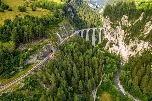 瑞士阿尔卑斯山Filisur附近著名的高架桥 — 图库照片