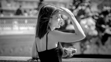 Paris şehrindeki Fransız kız - Paris sokak fotoğrafçılığı