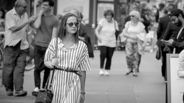 French Woman Walks Streets Paris City Paris France July 2019 — Stock Photo, Image