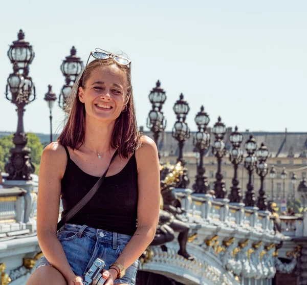 Ragazza Felice Nella Città Parigi Parigi Street Photography — Foto Stock