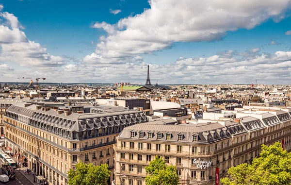 エッフェル塔でパリを一望 パリのストリートフォト — ストック写真
