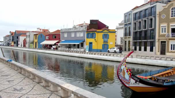 Πολύχρωμα Σπίτια Στα Κανάλια Του Aveiro Aveiro Πορτογαλία Σεπτεμβρίου 2019 — Αρχείο Βίντεο