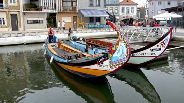 Färgglada Gondoler Staden Aveiro Mycket Populära För Turister Aveiro Portugal — Stockvideo