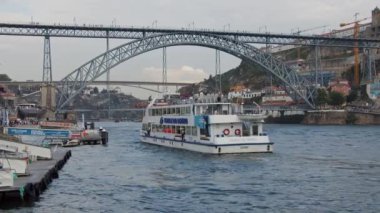 Porto 'daki ünlü Dom Luis Köprüsü - Porto, Portekiz - 18 Eylül 2019