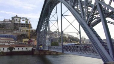 Porto 'daki ünlü Dom Luis Köprüsü - Porto, Portekiz - 18 Eylül 2019