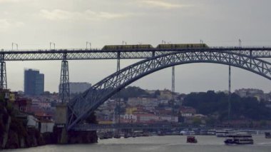 Porto 'daki ünlü Dom Luis Köprüsü - Porto, Portekiz - 18 Eylül 2019