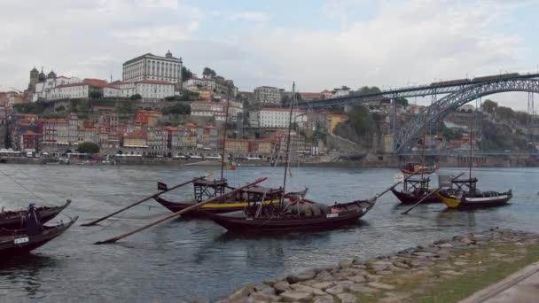 Ein Beliebter Ort Porto Die Ufer Des Flusses Douro Porto — Stockvideo
