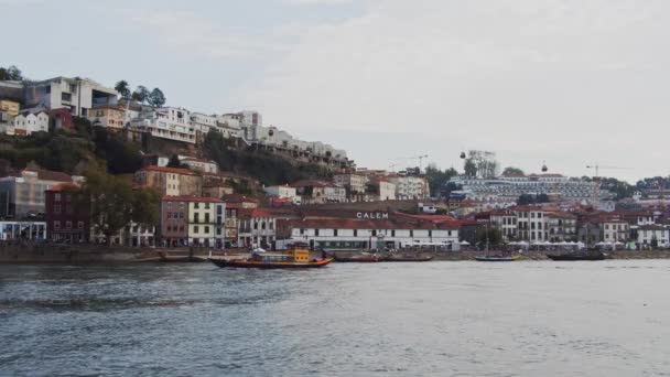 美丽的杜罗河和葡萄牙波尔图市盖亚的天际线 2019年9月18日 — 图库视频影像
