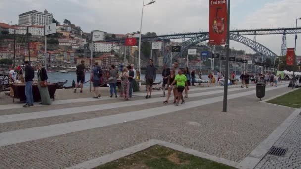 波尔图的一个受欢迎的地方 多罗河岸 葡萄牙波尔图 2019年9月18日 — 图库视频影像