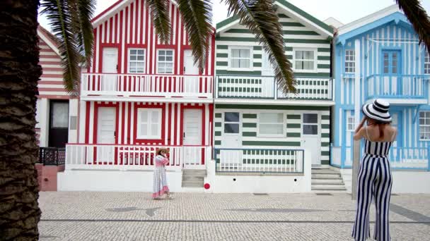 Les Étonnants Bâtiments Rayures Couleur Sont Typiques Costa Nova Aveiro — Video