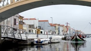 Aveiro şehrinde çok popülerdir - gondol kanallardan geçer - Aveiro, Portekiz - 18 Eylül 2019