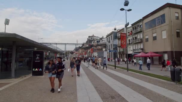 Banchi Popolari Del Fiume Douro Porto Gaia Porto Portogallo Settembre — Video Stock