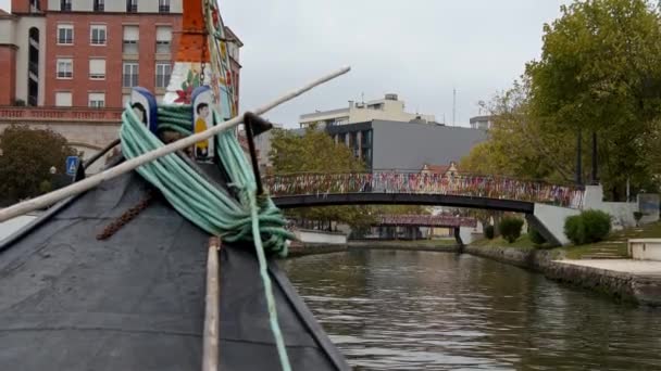 Nagyon Népszerű Aveiro Városában Gondola Áthalad Csatornákon Aveiro Portugália 2019 — Stock videók