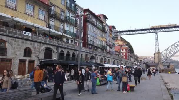 Margens Rio Douro Porto Lugar Popular Lotado Porto Portugal Setembro — Vídeo de Stock