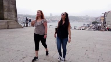 Porto 'nun tarihi bölgesinde bir yürüyüş - Porto, Portekiz - 18 Eylül 2019