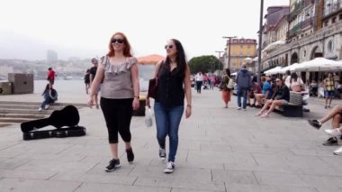Porto 'nun tarihi bölgesinde bir yürüyüş - Porto, Portekiz - 18 Eylül 2019