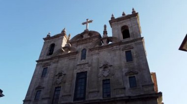 Porto 'nun tarihi bölgesindeki güzel kilise - Porto, Portekiz - 18 Eylül 2019