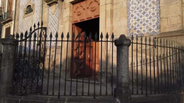 Όμορφη Εκκλησία Στην Ιστορική Συνοικία Πόρτο Πόρτο Πορτογαλία Σεπτεμβρίου 2019 — Αρχείο Βίντεο